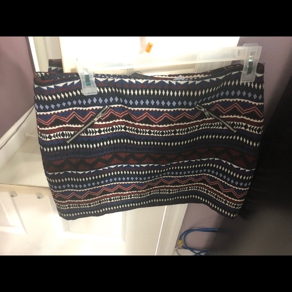 H&M patterned skirt - Picture 2 of 6